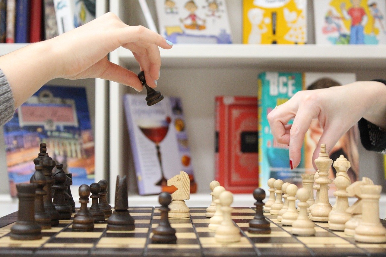 chess, hand, figures-1163624.jpg